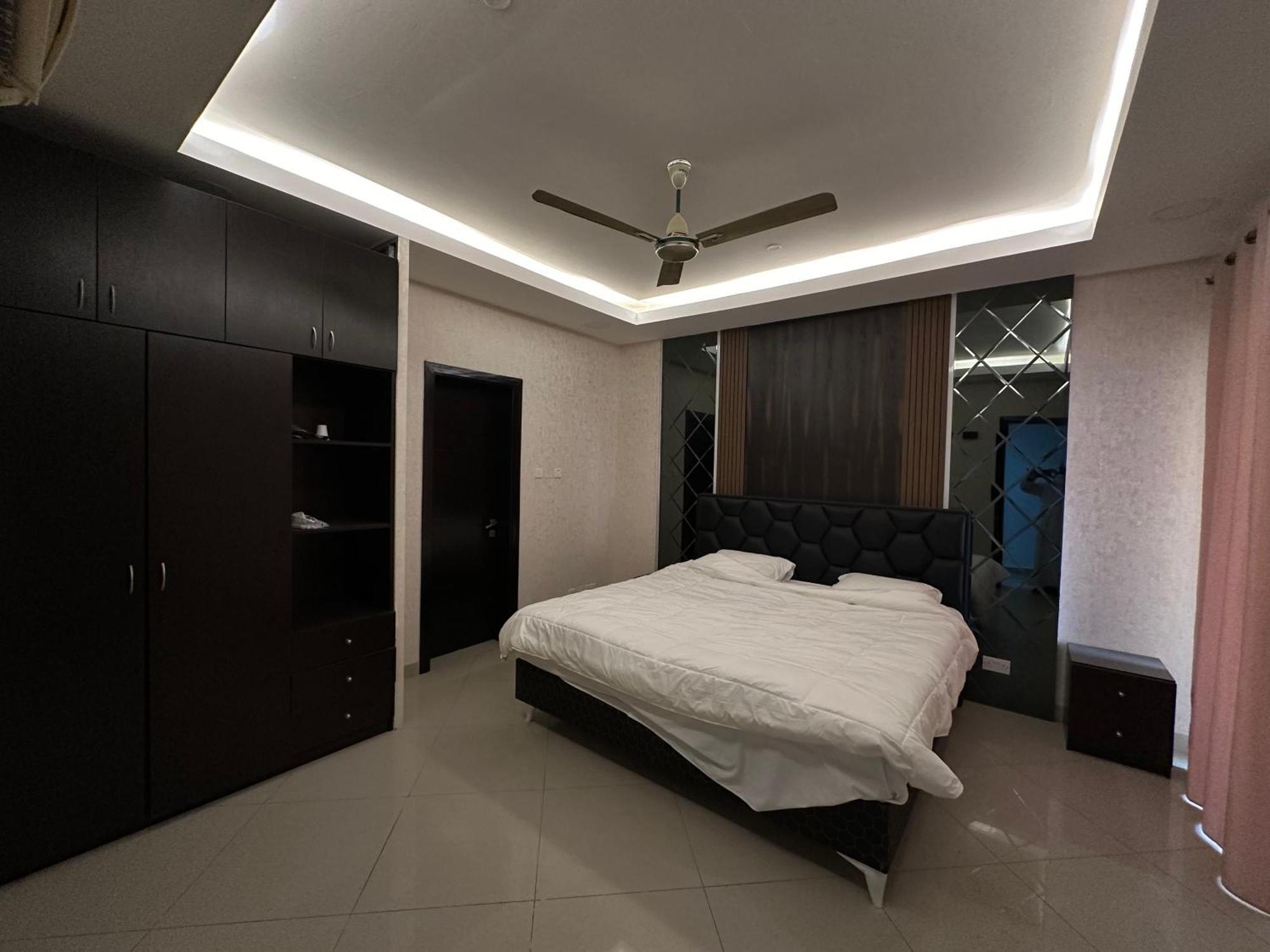 Appartement Building Number 338 *